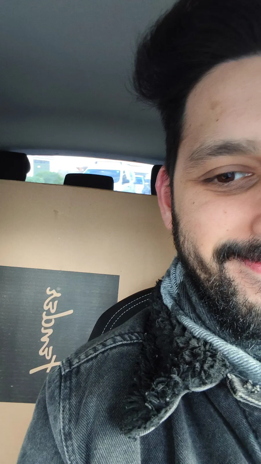 Sadhäna band member taking a selfie inside a car